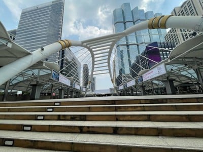 บรรยากาศ สกายวอล์คแยกสาทร-นราธิวาส (สะพานช่องนนทรี)