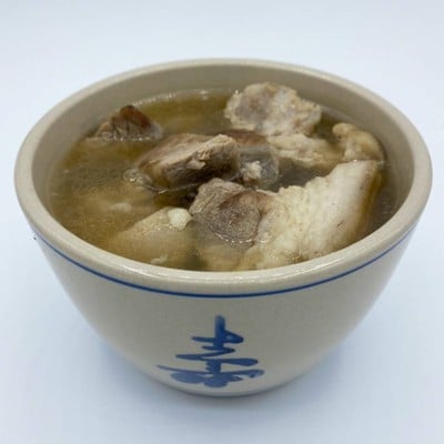 ขาหมูตุ๋นยาจีนผักกาดดอง