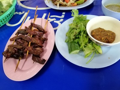 อาหาร หรือ เครื่องดื่ม