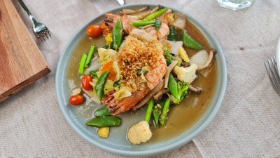 ผัดผักรวมใส่กุ้ง
