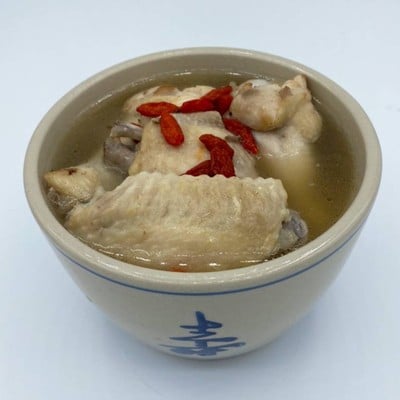 น่องไก่ปีกไก่ตุ๋นยาจีนฟัก