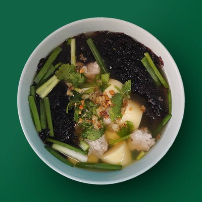 แกงจืดเต้าหู้หมูสับสาหร่าย