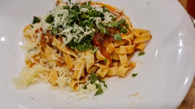 Pasta ซอสมะเขือเทศสด