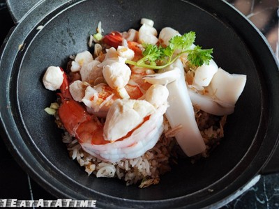 ข้าวอบทะเลหม้อไฟ