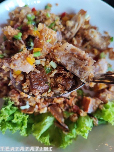 สามชั้นคั่วพริกเกลือ