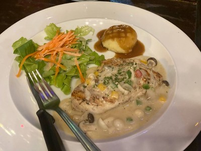 Chicken breast taragon source