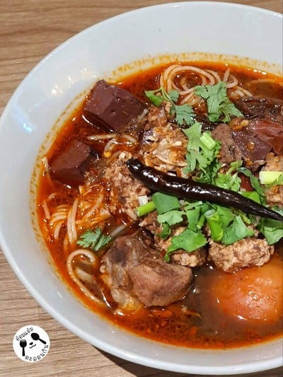 ขนมจีนน้ำเงี้ยวหมู