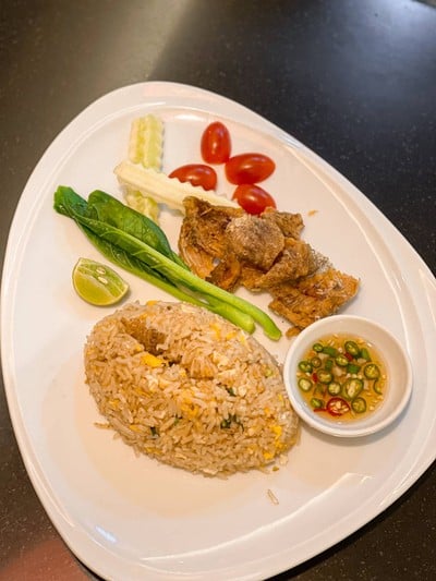 ข้าวผัดปลาสลิด