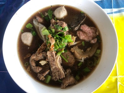 เส้นเล็กเนื้อน้ำตก