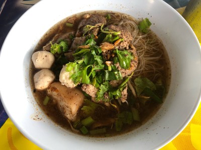 เส้นหมี่หมูน้ำตก