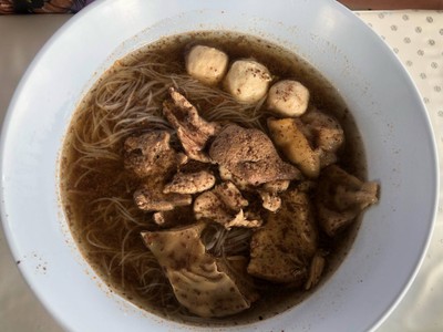 เส้นหมี่หมูน้ำตกไม่ผัก