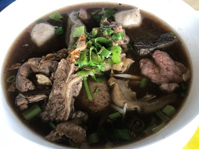 เส้นเล็กเนื้อน้ำตก