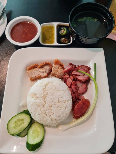 ข้าวหมูแดง-หมูกรอบ ฮ่องกง