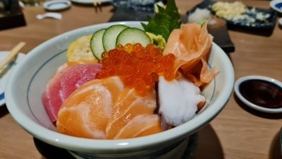 ข้าวหน้าปลาดิบรวม