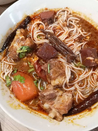 ขนมจีนน้ำเงี้ยวหมู