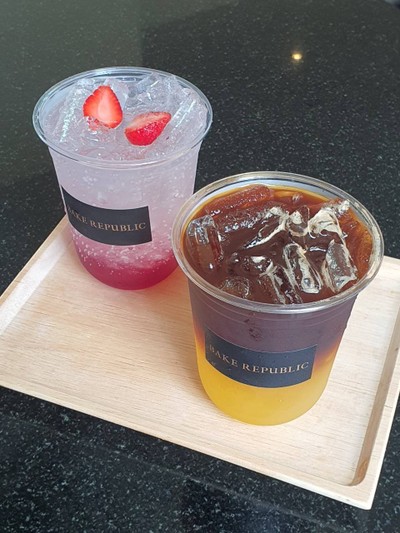 กาแฟยูซุอเมริกาโน่ และ สตอเบอรี่โซดาหอมๆ