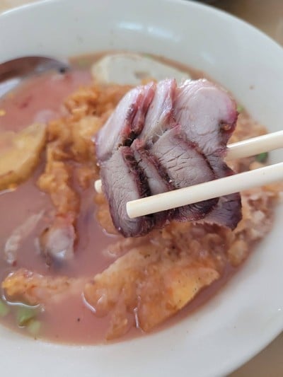 หมูแดงอร่อย