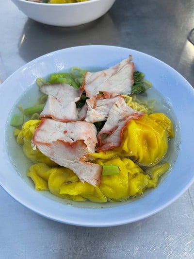 บะหมี่เกี๊ยวหมูแดง