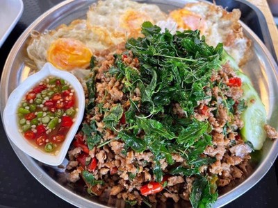 กระเพราถาด