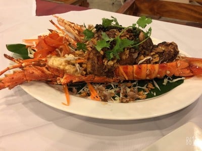 Lobster fried with garlic and pepper sauce