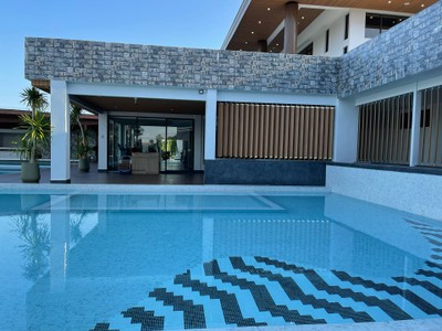 สระว่ายน้ำ/ชายหาด