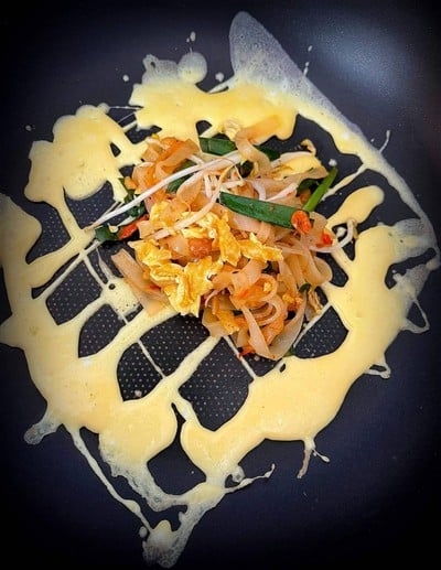 วิธีทำ ผัดไทยกุ้งสดห่อไข่ วิธีทำ ผัดไทยกุ้งสดห่อไข่