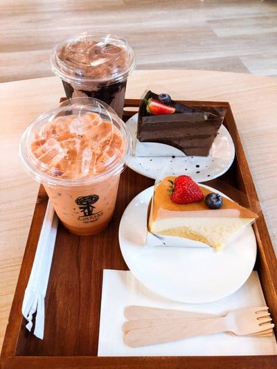 Thai tea, Ice chocolate & cakes
