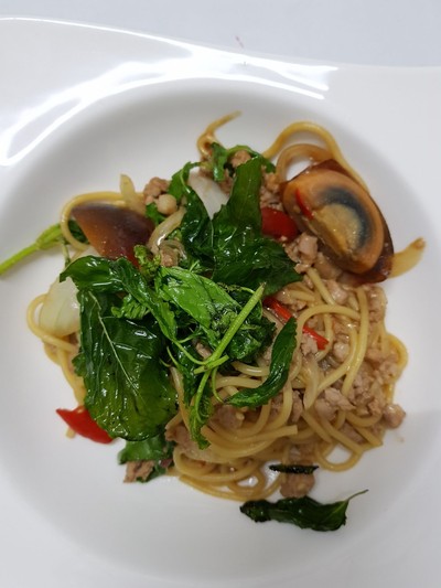 สปาเกตตี้ขี้เมาหมูสับไข่เยี่ยวม้า