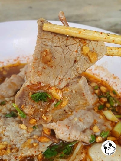 ก๋วยเตี๋ยวต้มยำ+หมูลอย