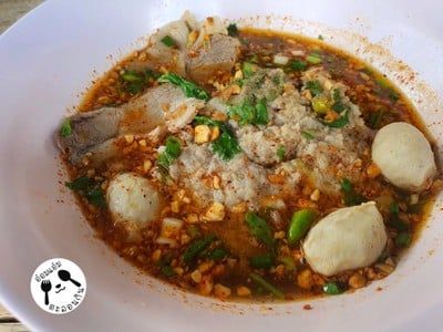 ก๋วยเตี๋ยวต้มยำ+หมูลอย