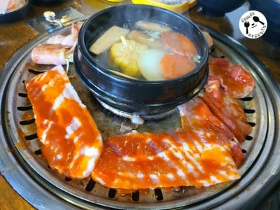 อาหาร หรือ เครื่องดื่ม