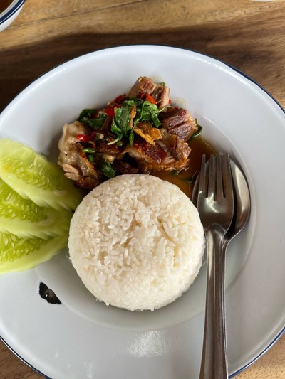 ข้าวกะเพราหมูกรอบ