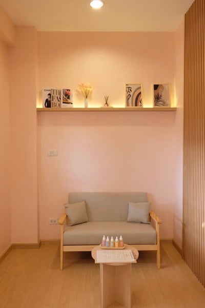 มุมพักผ่อน สามารถเลือกกลิ่นอโรม่าที่ชอบก่อนเข้ารับบริการได้