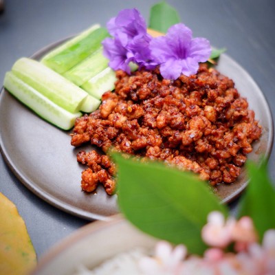 หมูผัดน้ำพริกเผาสูตร100ปี จากรุ่นสู่สรุ่น