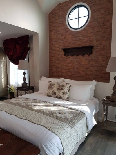 Room & Suite