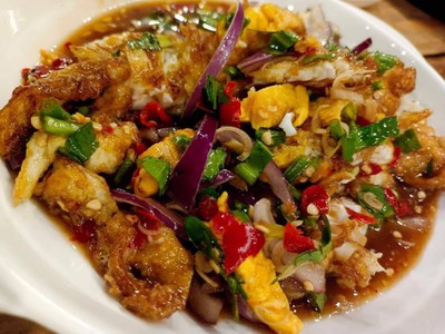 ยำไข่ดาว