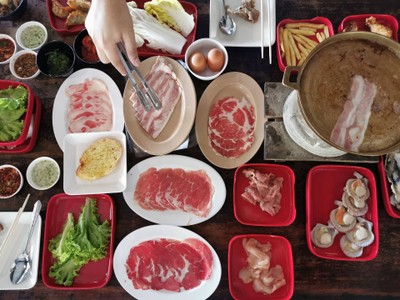 อาหาร หรือ เครื่องดื่ม