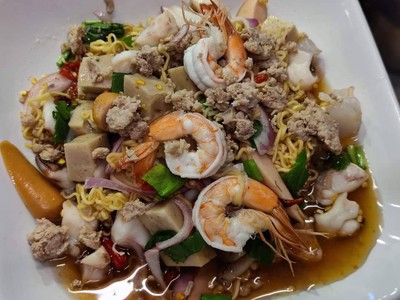 ยำมาม่าทะเล