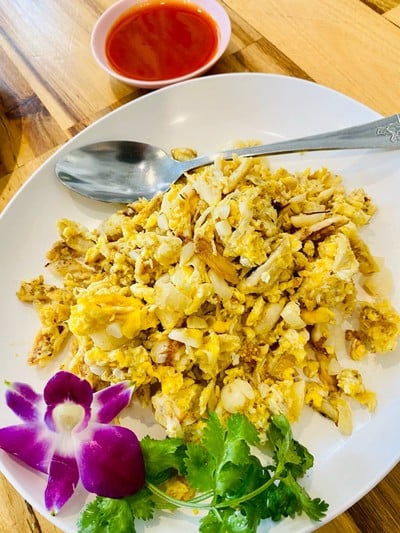 ปูผัดไข่กระเทียมดอง