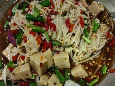 ยำเห็ดเข็มทอง