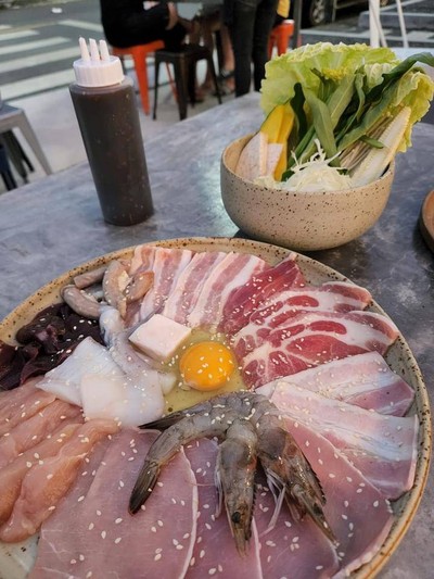 ชุดหมู