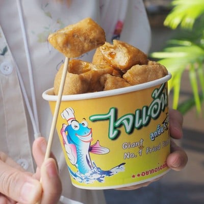 ลูกชิ้นปลาระเบิด กับน้ำจิ้มรสเด็ด กรอบ อร่อย 