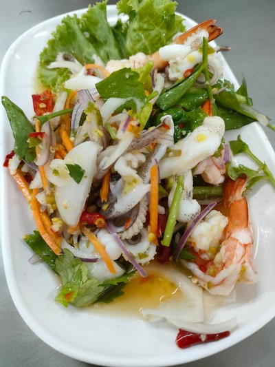 100 บาท