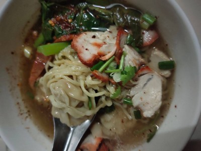 บะหมี่เกี๊ยวหมูแดง