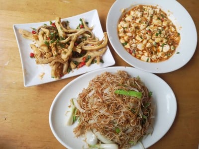 บุญ เรสเตอรองท์ 食得福 สีลม