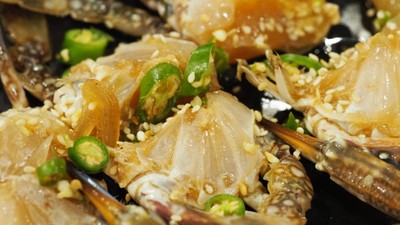 간장 게장 ปูดองซีอิ๊ว Soy-Marinated Crab.