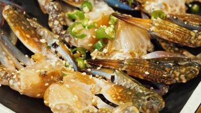 간장 게장 ปูดองซีอิ๊ว Soy-Marinated Crab.