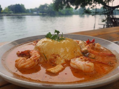 ข้าวไข่ข้น ต้มยำกุ้ง