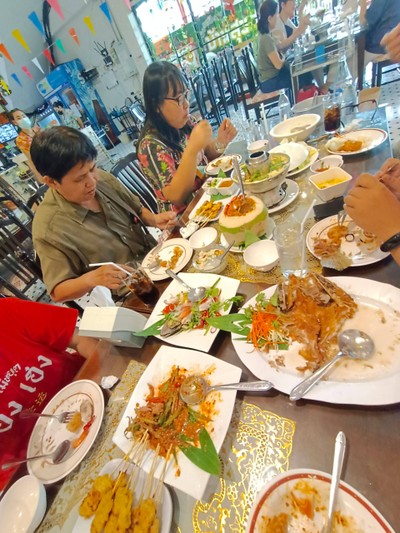 อาหาร หรือ เครื่องดื่ม