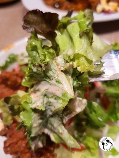 สลัดไก่ทอด